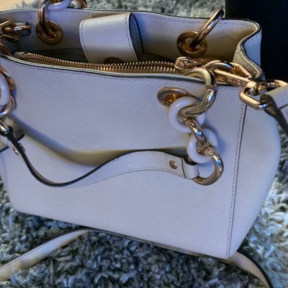 Michael kors hand bag. Cute pink - Picture 3 of 3